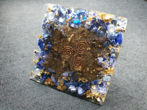 Orgonite pyramid: balance and harmonize energy in the environment - Image 9