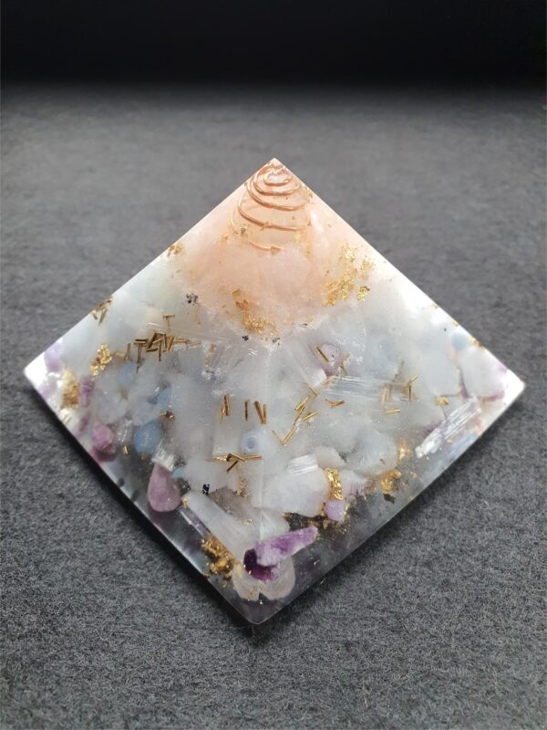 Orgonite pyramid: balance and harmonize energy in the environment - Image 10