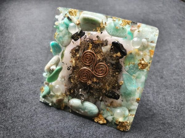 Orgonite pyramid: balance and harmonize energy in the environment - Image 8